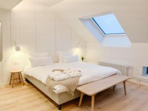 Postel nebo postele na pokoji v ubytování LaSpa Beach House