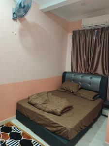 a bed in a room with a window at Siti Homestay in Pasir Mas