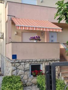 a building with a window with a flower box on it at Studio apartment LENI in Banjole