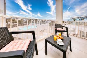 Πισίνα στο ή κοντά στο Sun Glow Senator-pool view
