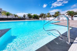 Πισίνα στο ή κοντά στο Sun Glow Senator-pool view