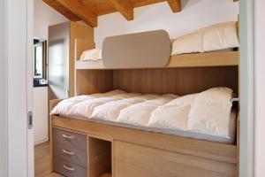 a bedroom with two bunk beds and a closet at Appartamento Gaia in Caspoggio