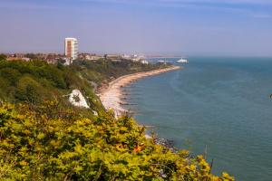 a view of a beach with a building and the ocean at Seafront House with balcony in Eastbourne