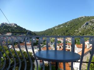 A balcony or terrace at Guesthouse Bracanović