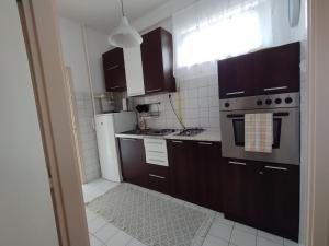 A kitchen or kitchenette at Ildikó Apartman