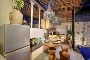 Posezení v ubytování Seminyak Beach Bungalow Studio #2 with Private Pool