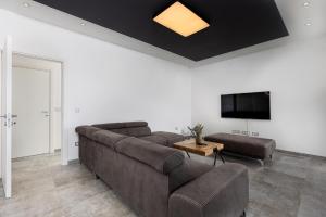 TV a/nebo společenská místnost v ubytování Apartments Aqua