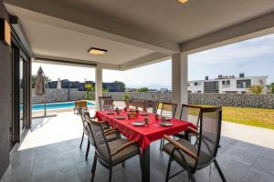 Bazén v ubytování Apartments Aqua nebo v jeho okolí