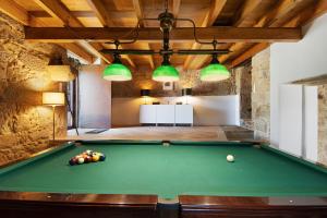 a billiard room with a pool table at Casa do Outeiro in Guilhabreu