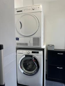 a washer and dryer sitting on top of a washing machine at Mansfield Town Centre Flats in Mansfield