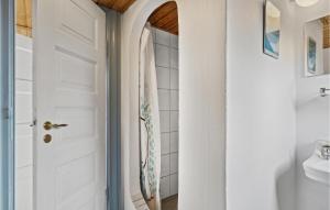 Bagno di Nice Apartment In Bindslev With Wifi