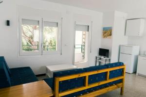 Televízia a/alebo spoločenská miestnosť v ubytovaní Apartaments Falcó