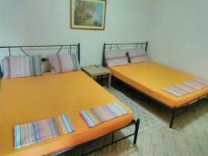 Postel nebo postele na pokoji v ubytování Apartmani Sofija