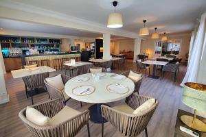 a restaurant with tables and chairs and a bar at Boutique Hotel Oriola in Cala de Sant Vicenc