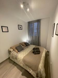 En eller flere senger på et rom på Stylish one bedroom flat in the heart of Madrid