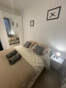Un ou plusieurs lits dans un hébergement de l'établissement Stylish one bedroom flat in the heart of Madrid