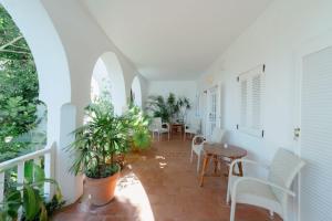 a room with white walls and a table and chairs at Hurricane Beach Hotel in Tarifa