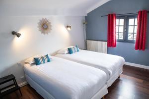 Postel nebo postele na pokoji v ubytování Hotel Le Port Neuf