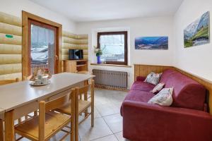 a living room with a couch and a table at Appartamento Bormetti Paolo Sara in Livigno