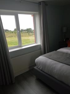 a bedroom with a bed and a window at Tiernan's Luxury King Room Ensuite in Newtown-Dillon