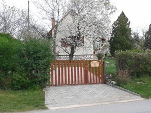 Taman di luar Cseresznyevirág Vendégházak