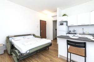 Piccola camera con letto e cucina. di [I Host Studio] - Broni 21 a Milano