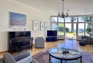 Ein Sitzbereich in der Unterkunft Meerblick - Villa Achterkerke