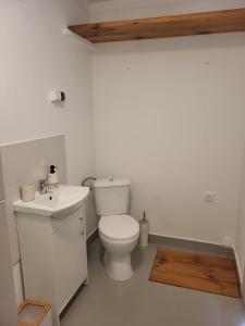 Imagen de la galería de Domek letniskowy Dolice, en Dolice 6 fotos más