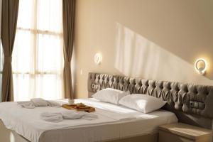 Postel nebo postele na pokoji v ubytování RUMI Hotel