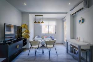a kitchen with a table and chairs in a room at Playa Del Cura Apartment in Torrevieja