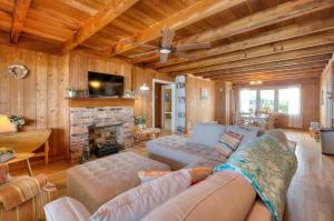 Posezení v ubytování The Schooner