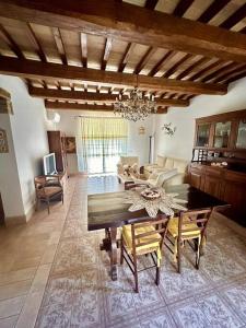 a large living room with a dining table and chairs at La Casetta in Orvieto Scalo +6 photos