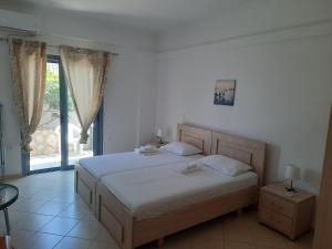 Postel nebo postele na pokoji v ubytování Tasos Rooms