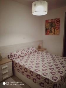 a bedroom with a bed with a quilt on it at Apartamento con encanto Ripalda VALENCIAYOLE in Valencia