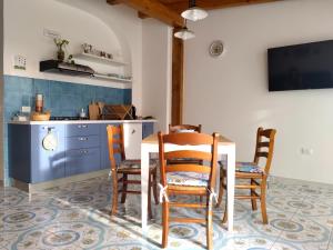 Dimora d'Estate (Sicilian Holidays)的电视和/或娱乐中心