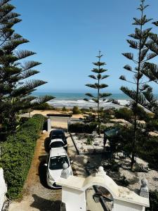 a row of cars parked next to the beach at Étage RDC villa vu sur mer avec jardin in El Jadida