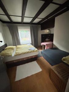 Cama ou camas em um quarto em Cibak House
