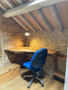 a desk with a blue chair in a room at The Arches - Private woods, comfy beds, fast Wi-Fi, SkyNetflix in Wellingborough