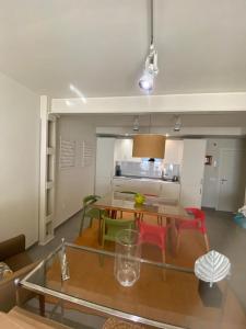 A kitchen or kitchenette at Apartamento Centro Sevilla Guadalquivir