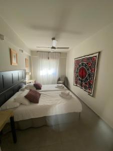 A bed or beds in a room at Apartamento Centro Sevilla Guadalquivir