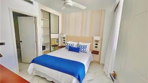 Кровать или кровати в номере Hermoso Apartamento Cana Rock Star Acceso Directo a la Piscina C-105, C-106, B-102 y B-104