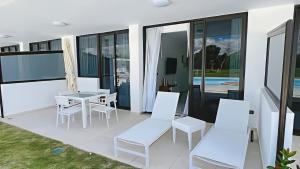 Bazén v ubytování Hermoso Apartamento Cana Rock Star Acceso Directo a la Piscina C-105, C-106, B-102 y B-104 nebo v jeho okolí