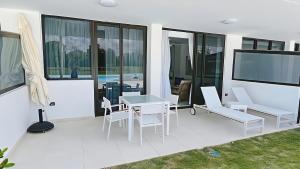 Balkón nebo terasa v ubytování Hermoso Apartamento Cana Rock Star Acceso Directo a la Piscina C-105, C-106, B-102 y B-104