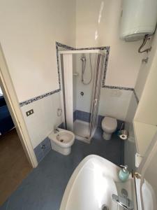 A bathroom at B&B Kalypso