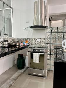 a kitchen with a stove top oven in a kitchen at DEPARTAMENTO EN CIPRESES in Urbanizacion Buenos Aires