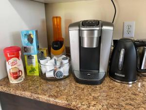 a kitchen counter with a coffee maker and a coffeemaker at Adorable 2-bedroom guesthouse with free parking in Victoria