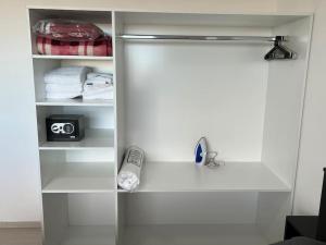 a white walk in closet with a towel rack at Apart Trelew 7 in Trelew