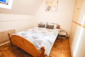 Postel nebo postele na pokoji v ubytování Apartment Vijolica 2 Prekmurje oasis in Moravske Toplice