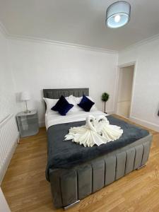 a bedroom with a bed with two towels on it at House in Medway in Gillingham