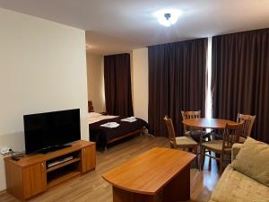 Et tv og/eller underholdning på GT Green Fort Beach Apartments